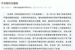 记者：巴萨今日进行公开训练&罗克出席，5542名球迷入场观看